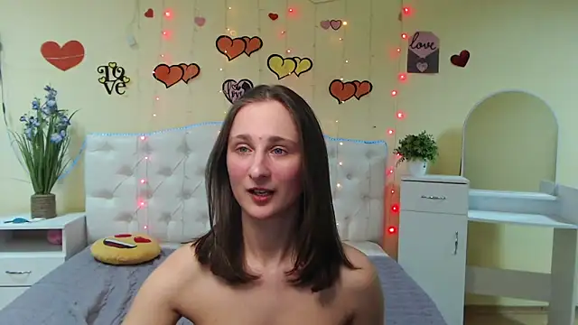 Snapshot of MichelLeee chatting on 02-17-25, 06:26 MichelLeee online show from 02-17-25, 06:26