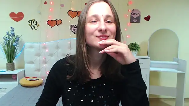 Snapshot of MichelLeee chatting on 02-19-25, 12:33 MichelLeee online show from 02-19-25, 12:33
