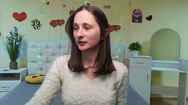 Snapshot of MichelLeee chatting on 02-24-25, 12:05 MichelLeee online show from 02-24-25, 12:05