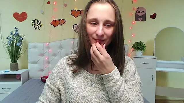 Snapshot of MichelLeee chatting on 02-25-25, 12:03 MichelLeee online show from 02-25-25, 12:03