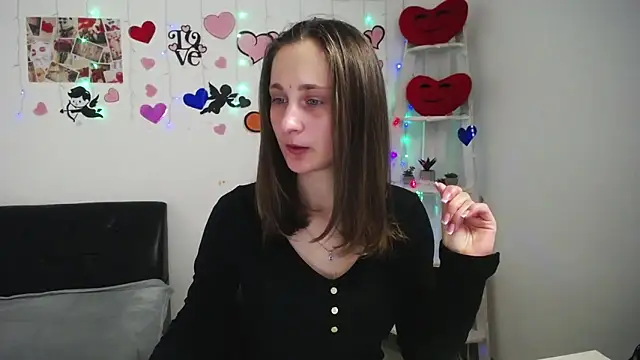 Snapshot of MichelLeee chatting on 02-27-25, 12:13 MichelLeee online show from 02-27-25, 12:13