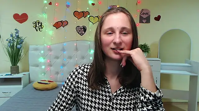 Snapshot of MichelLeee chatting on 03-07-25, 03:07 MichelLeee online show from 03-07-25, 03:07