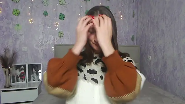 Snapshot of MichelLeee chatting on 03-19-25, 12:01 MichelLeee online show from 03-19-25, 12:01