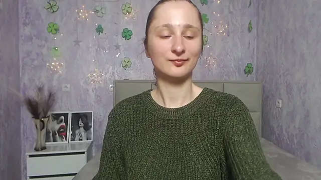Snapshot of MichelLeee chatting on 03-20-25, 12:11 MichelLeee online show from 03-20-25, 12:11
