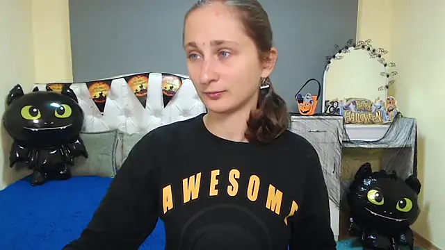 Snapshot of MichelLeee chatting on 10-21-25, 11:11 MichelLeee online show from 10-21-25, 11:11