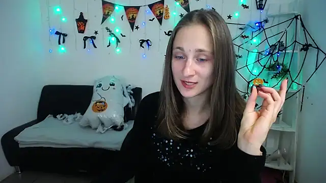 Snapshot of MichelLeee chatting on 10-23-25, 11:20 MichelLeee online show from 10-23-25, 11:20