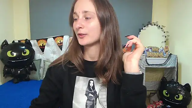 Snapshot of MichelLeee chatting on 10-28-25, 12:09 MichelLeee online show from 10-28-25, 12:09