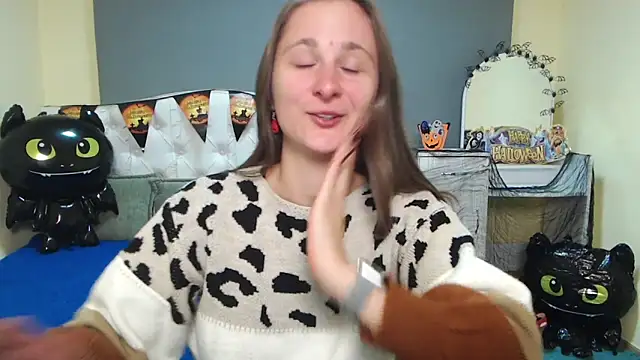 Snapshot of MichelLeee chatting on 10-29-25, 12:18 MichelLeee online show from 10-29-25, 12:18