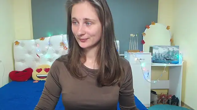 Snapshot of MichelLeee chatting on 11-18-25, 12:31 MichelLeee online show from 11-18-25, 12:31