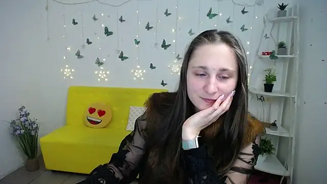 Snapshot of MichelLeee chatting on 02-23-26, 12:46 MichelLeee online show from 02-23-26, 12:46