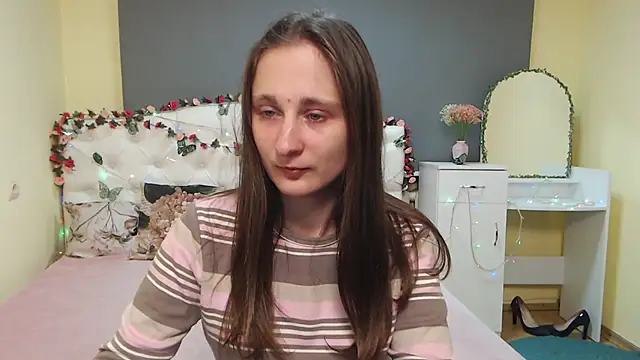 Snapshot of MichelLeee chatting on 03-10-26, 12:32 MichelLeee online show from 03-10-26, 12:32