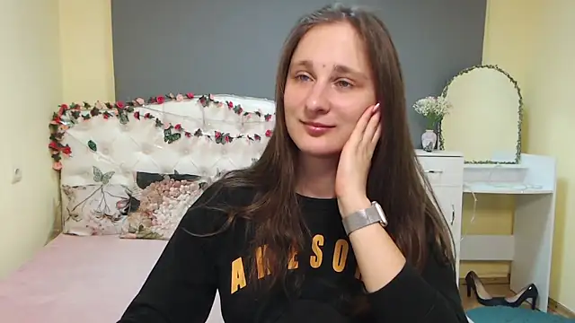 Snapshot of MichelLeee chatting on 03-13-26, 12:12 MichelLeee online show from 03-13-26, 12:12