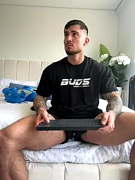 DimitriSullivan  online show from 09-17-25, 07:04