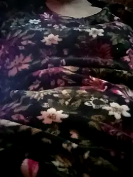 Snapshot of yara-25 chatting on 12-05-24, 02:22 yara-25 online show from 12-05-24, 02:22