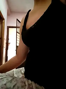 Snapshot of yara-25 chatting on 09-13-25, 04:40 yara-25 online show from 09-13-25, 04:40