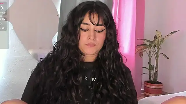 Snapshot of Lady_Rey chatting on 02-22-25, 04:09 Lady Rey online show from 02-22-25, 04:09