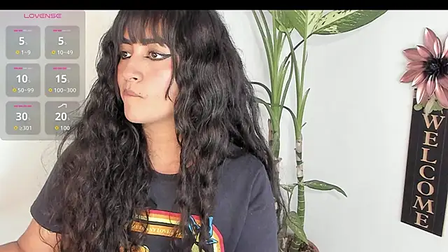 Snapshot of Lady_Rey chatting on 10-17-25, 01:53 Lady Rey online show from 10-17-25, 01:53