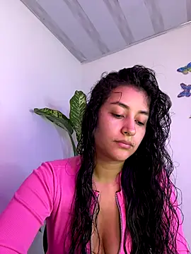 Snapshot of Lady_Rey chatting on 10-19-25, 02:23 Lady Rey online show from 10-19-25, 02:23