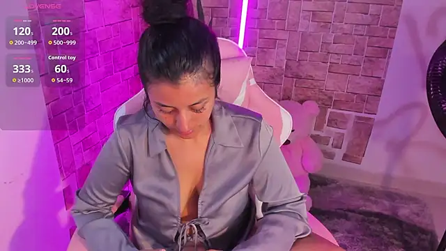 Snapshot of Lady_Rey chatting on 02-12-26, 01:33 Lady Rey online show from 02-12-26, 01:33