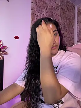 Snapshot of Lady_Rey chatting on 02-20-26, 01:46 Lady Rey online show from 02-20-26, 01:46