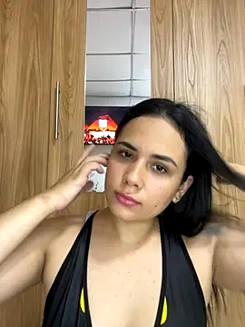 Snapshot of Leyna_Kenet chatting on 11-26-25, 10:00 Leyna Kenet online show from 11-26-25, 10:00