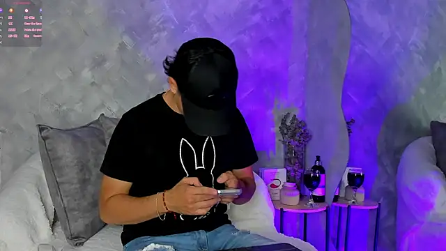Snapshot of -Bruno-Bs chatting on 10-21-25, 10:43 -Bruno-Bs online show from 10-21-25, 10:43