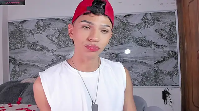 Snapshot of im_sebaslopez chatting on 02-14-25, 04:15 im sebaslopez online show from 02-14-25, 04:15