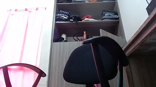 nicolle milf1978 online show from 04-26-26, 08:39