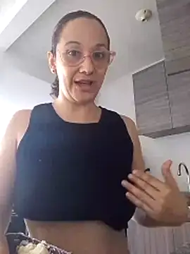 nicolle milf1978 online show from 06-10-26, 12:48