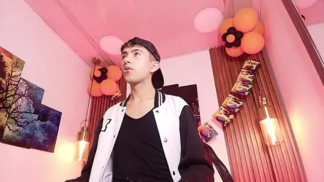 Noah Xitruxx online show from 10-31-25, 02:45