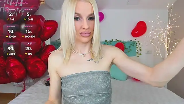 Snapshot of Lana_kitty__ chatting on 02-14-25, 11:20 Lana kitty online show from 02-14-25, 11:20