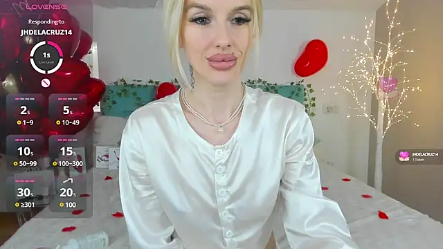 Snapshot of Lana_kitty__ chatting on 02-17-25, 04:20 Lana kitty online show from 02-17-25, 04:20