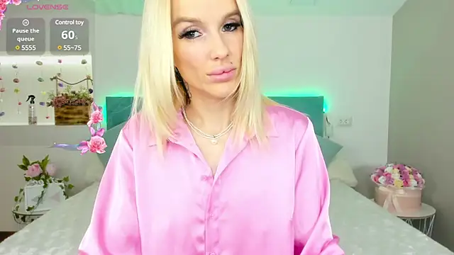 Snapshot of Lana_kitty__ chatting on 03-04-25, 10:27 Lana kitty online show from 03-04-25, 10:27