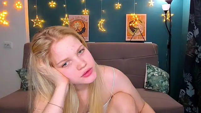 Snapshot of Xloe_Queen chatting on 03-19-25, 04:13 Xloe Queen online show from 03-19-25, 04:13