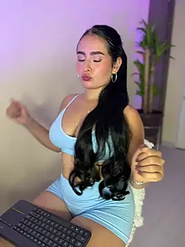 Snapshot of Aria_uwu chatting on 06-14-26, 05:31 Aria uwu online show from 06-14-26, 05:31