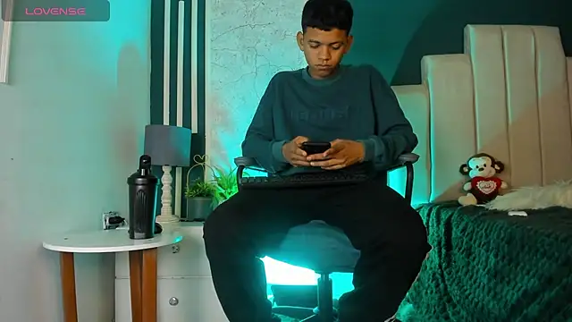 Snapshot of Jeffry_wolvess chatting on 03-04-25, 12:12 Jeffry wolvess online show from 03-04-25, 12:12