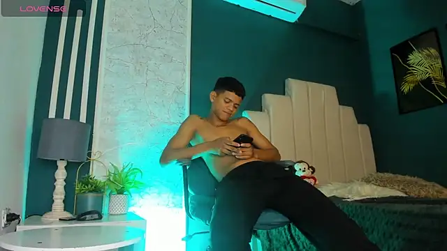 Snapshot of Jeffry_wolvess chatting on 03-04-25, 03:15 Jeffry wolvess online show from 03-04-25, 03:15