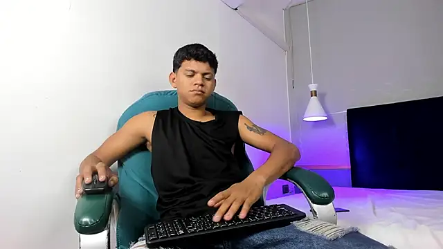 Snapshot of Jeffry_wolvess chatting on 03-15-26, 12:11 Jeffry wolvess online show from 03-15-26, 12:11