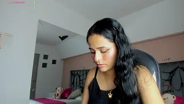 Giselle Roldan online show from 10-18-25, 03:42