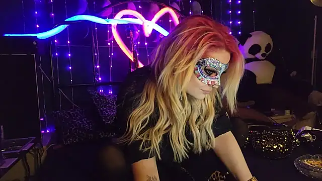 Snapshot of anonymouszN chatting on 10-21-25, 08:31 anonymouszN online show from 10-21-25, 08:31