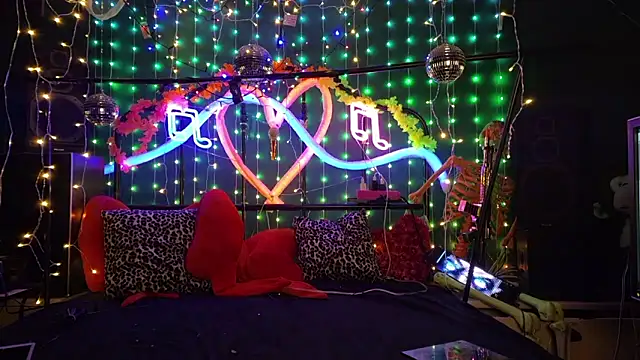 Snapshot of anonymouszN chatting on 03-15-26, 09:21 anonymouszN online show from 03-15-26, 09:21