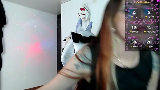 Snapshot of SarahXRusso chatting on 12-14-24, 06:56 SarahXRusso online show from 12-14-24, 06:56