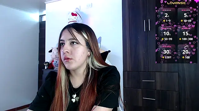 Snapshot of SarahXRusso chatting on 12-18-24, 02:49 SarahXRusso online show from 12-18-24, 02:49