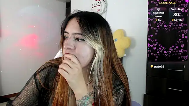 Snapshot of SarahXRusso chatting on 02-25-25, 10:07 SarahXRusso online show from 02-25-25, 10:07