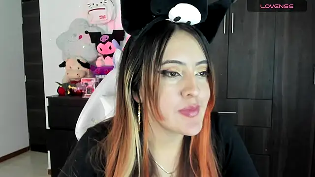 Snapshot of SarahXRusso chatting on 03-04-25, 06:26 SarahXRusso online show from 03-04-25, 06:26