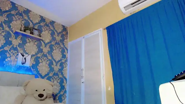 nicoledollts online show from 11-17-25, 05:41