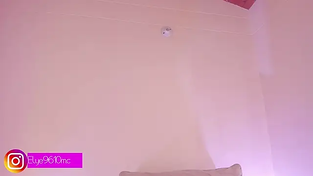 Snapshot of ellie_mcdonald chatting on 02-25-25, 01:28 ellie mcdonald online show from 02-25-25, 01:28