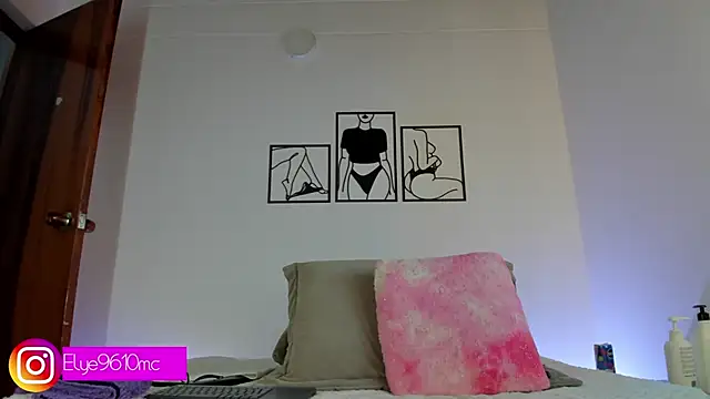 Snapshot of ellie_mcdonald chatting on 10-06-25, 10:18 ellie mcdonald online show from 10-06-25, 10:18