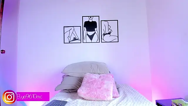 Snapshot of ellie_mcdonald chatting on 07-15-26, 10:04 ellie mcdonald online show from 07-15-26, 10:04