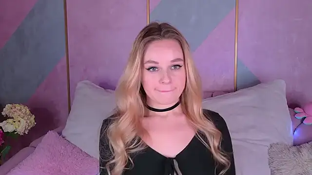 BeatriceEsmont online show from 01-22-25, 11:21